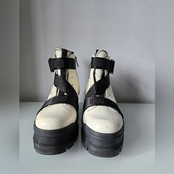 UGG sid white and black waterproof leather combat boot. Size 5.5 - Picture 4 of 14